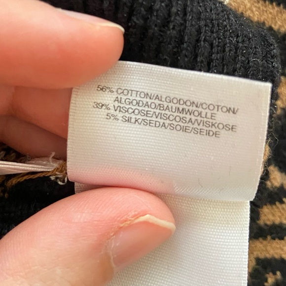 Anne Klein - Size Small - Beige/black patterned top with quarter length sleeves - Picture 9 of 9